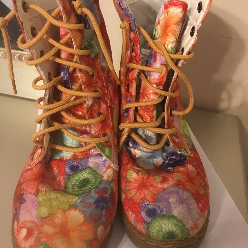 Boots - Picture 2 of 3